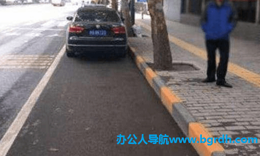 路邊那些位置可以停車,打車,等車,出租車可以停靠上客的位置插圖5