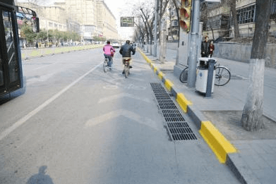 路邊那些位置可以停車,打車,等車,出租車可以停靠上客的位置插圖7