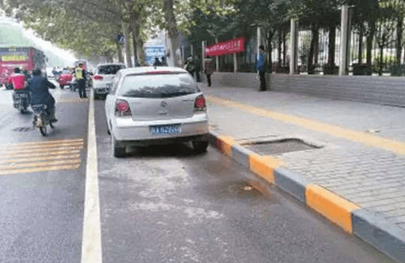 路邊那些位置可以停車,打車,等車,出租車可以停靠上客的位置插圖6